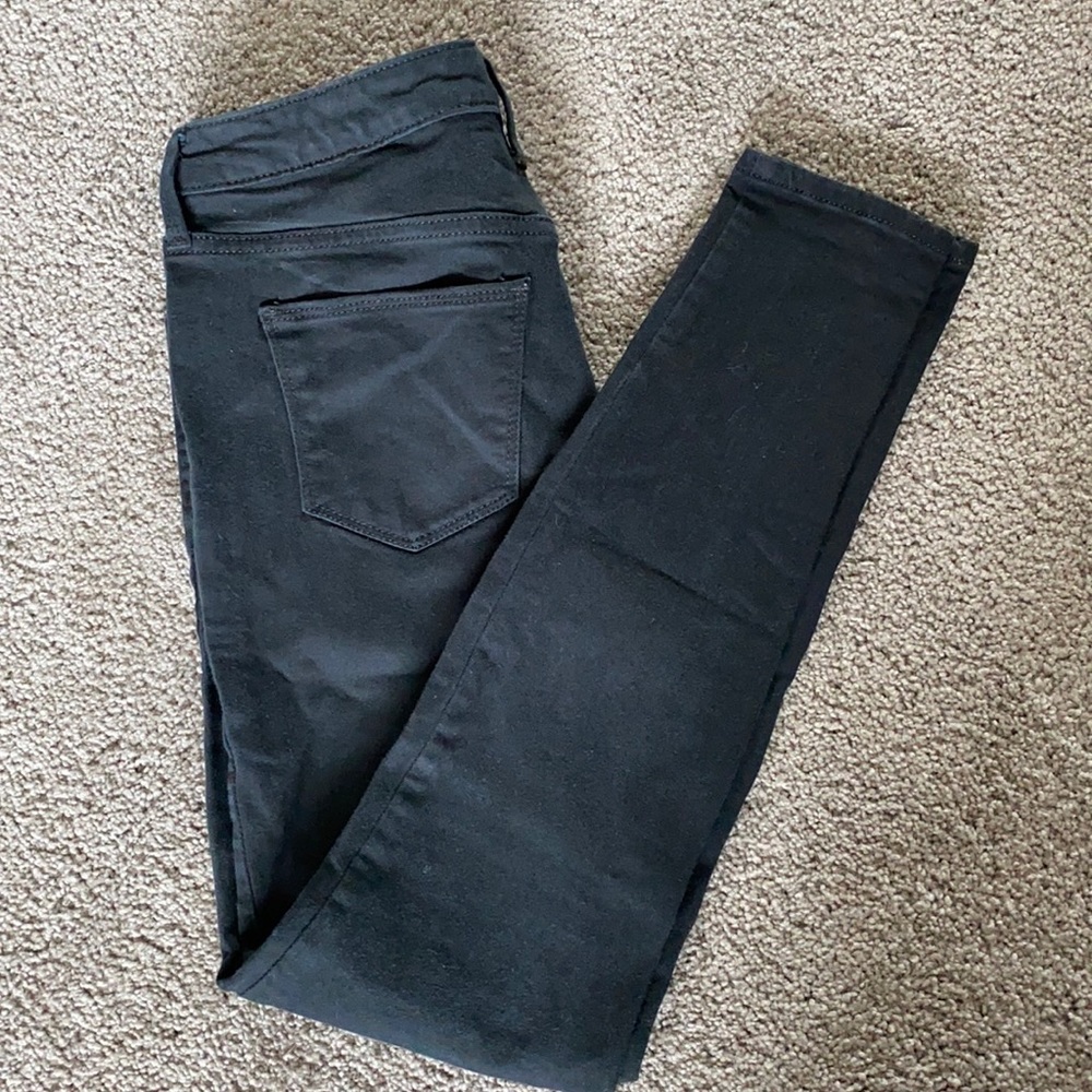 Universal Thread Jegging